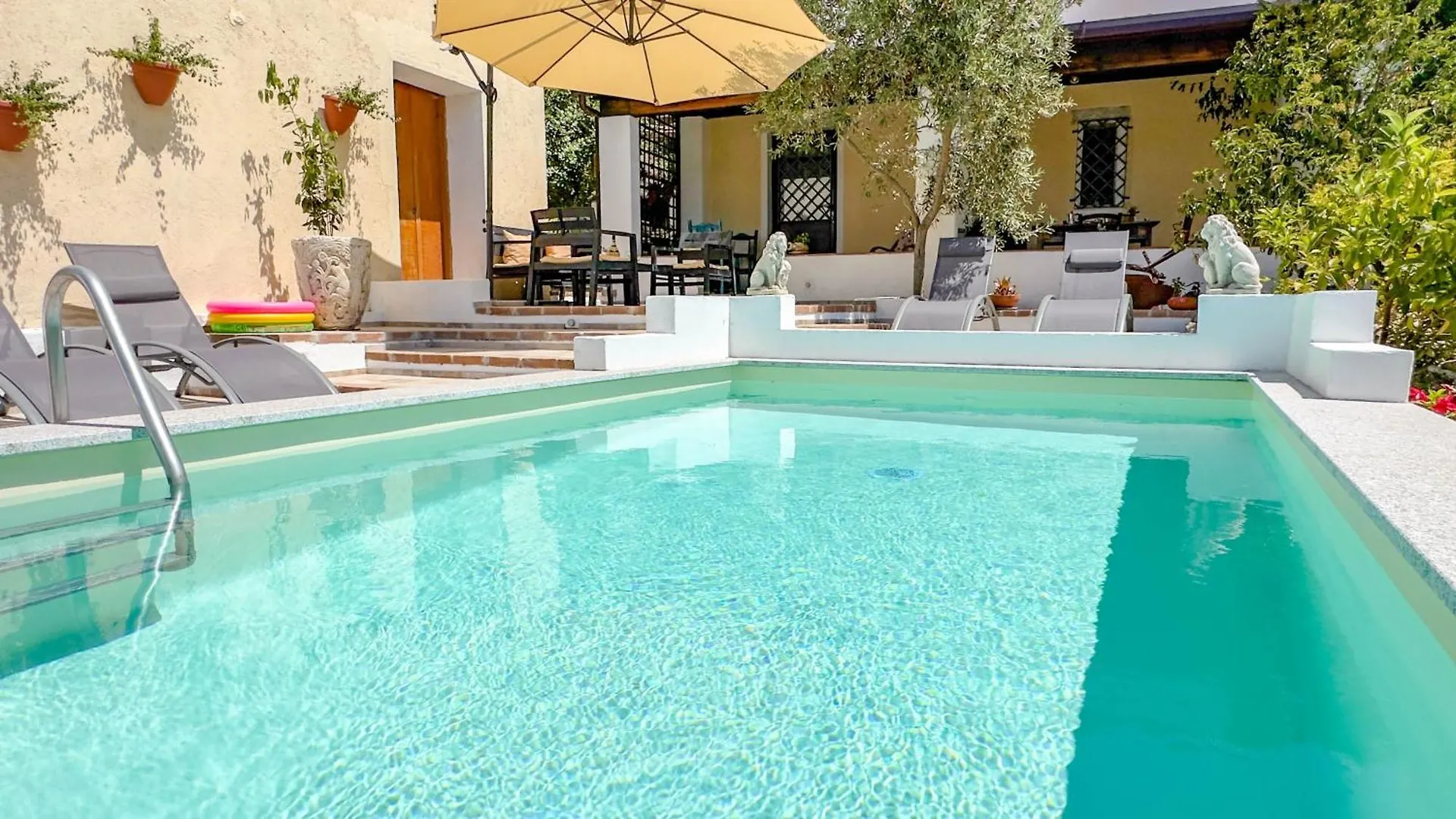 Villa Ferulas Oliena 0*,  Italia